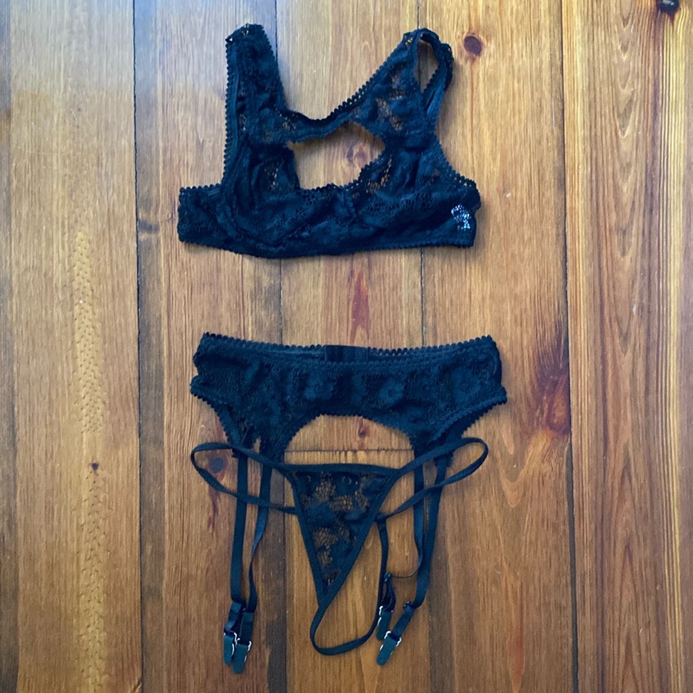 Keyhole Lace Bra, Thong & Garter Belt Set